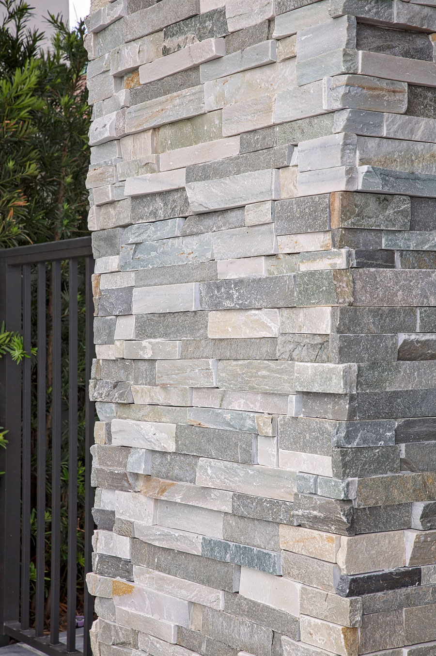 oceananaturalledgestoneveneercolumn StoneHardscapes